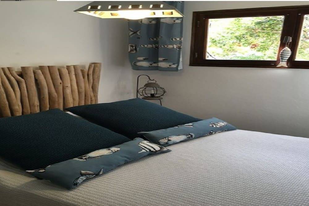 Charmant bungalow les pieds dans l'eau avec terrasse ensoleillée in Marina d'Oru, Ghisonaccia