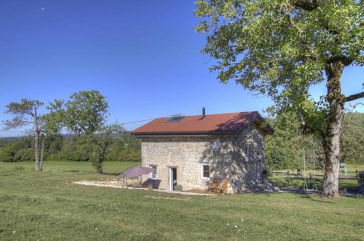 Maison de vacances pour 4 personnes, avec jardin et terrasse dans Nantua