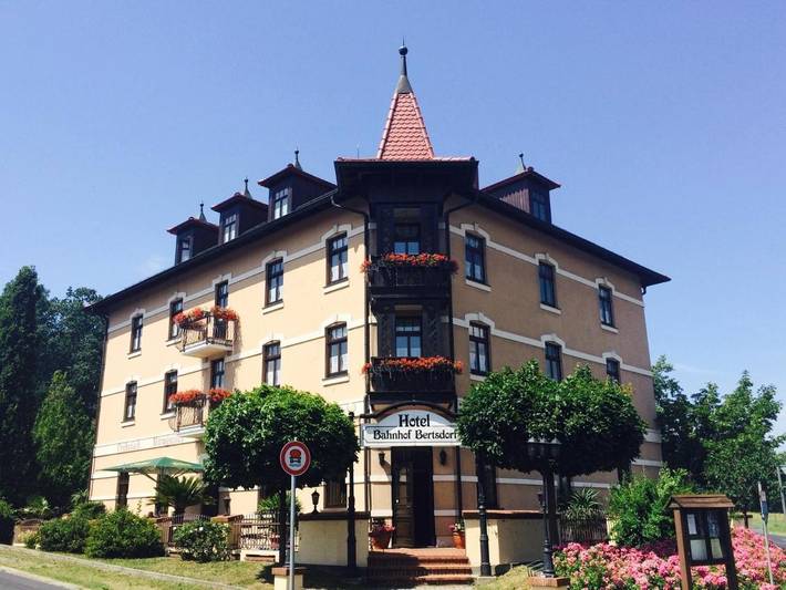 Hotel für 4 Personen, mit Terrasse und Garten sowie Sauna und Ausblick in Olbersdorf