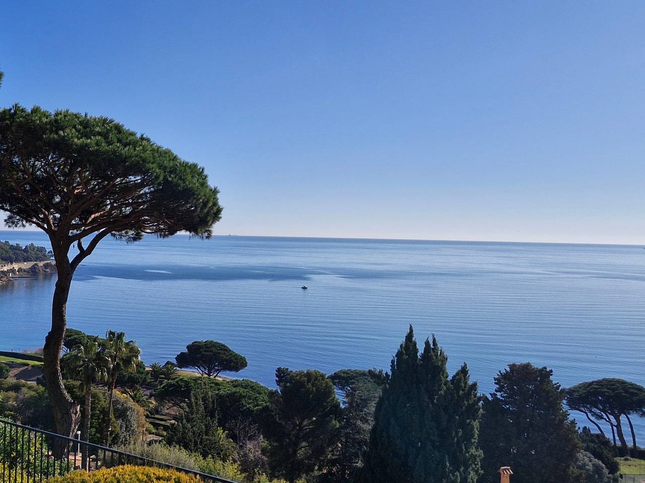 Entire apartment, 3-room apartment with Wifi and terrace in Sainte-Maxime in Sainte-Maxime, Draguignan region