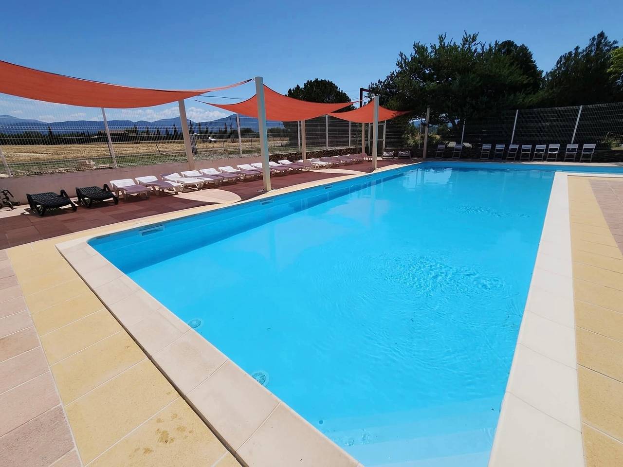 Mobil-home 'Salamandre' avec vue sur le lac, piscine partagée et climatisation in Sainte-Croix-du-Verdon, Gorges du Verdon