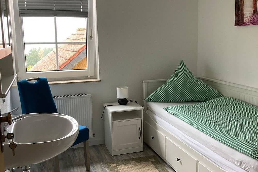 Ganze Wohnung, Appartement/Fewo 1, Dusche, Wc, 1 Schlafraum - Ferienhaus Abtsroda in Poppenhausen, Rhön-Hessen