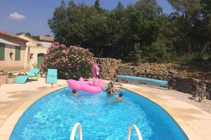 Location de vacances pour 5 personnes, avec Terrasse ainsi que Jardin et Piscine à Garéoult