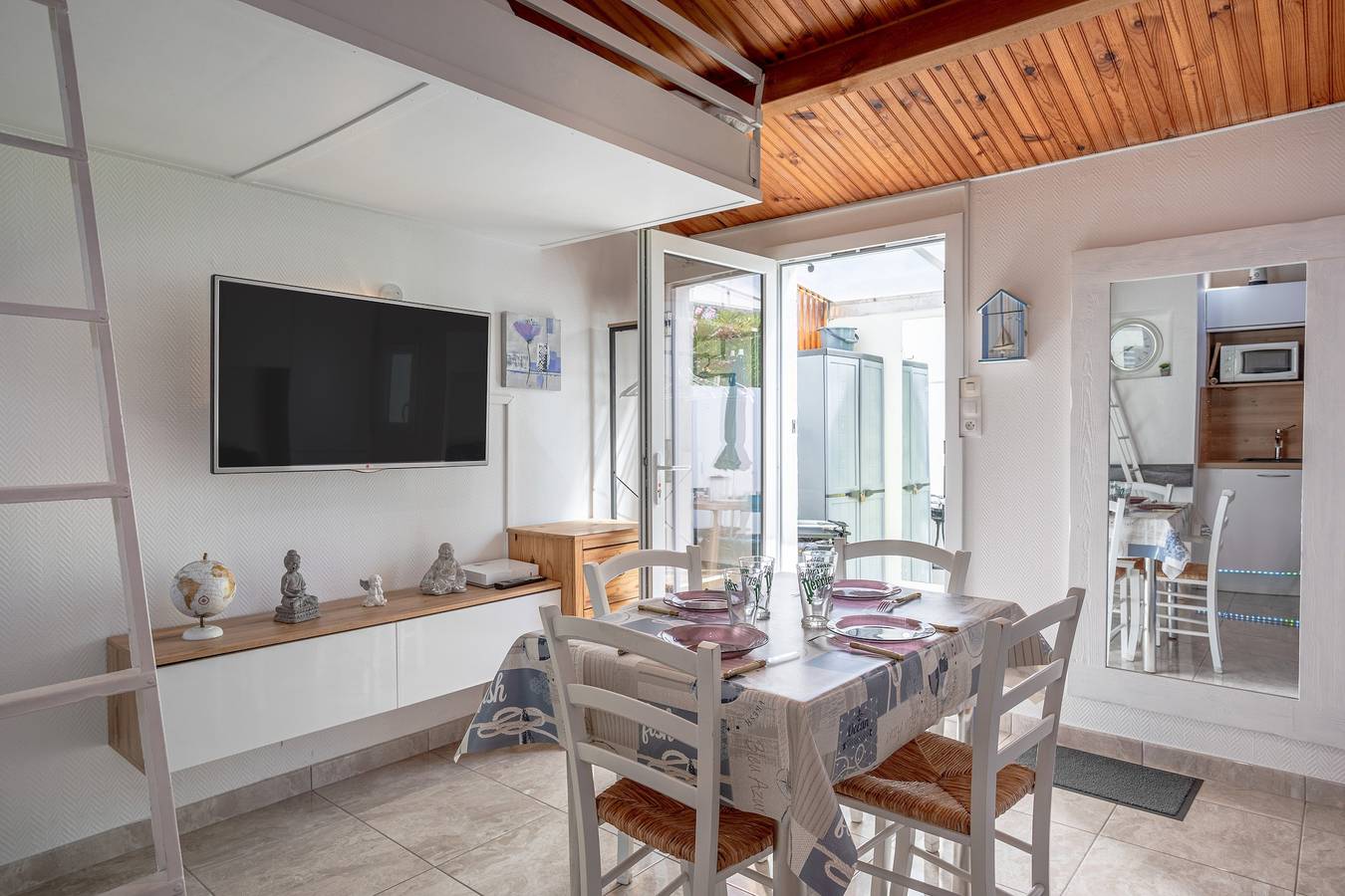 Studio entier, Studio 'Piscine Partagée' avec piscine partagée, terrasse privée et Wi-Fi in Bretignolles-sur-Mer, Vallée de la Loire