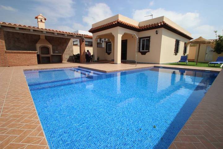 Location de vacances pour 6 personnes, avec jardin et piscine, adapté aux familles à Conil de la Frontera - 2