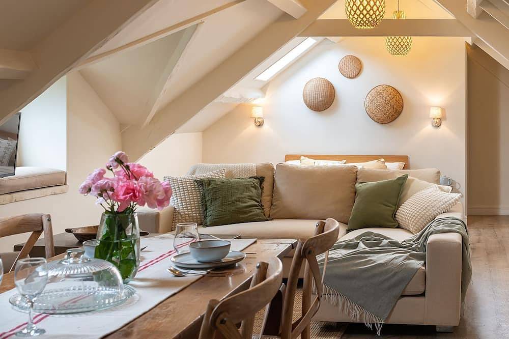 The Nest - pet friendly in Slad near Stroud in Stroud, Gloucestershire