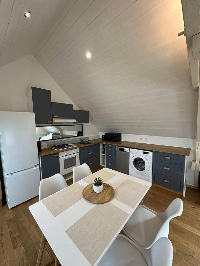 Gîte pour 6 personnes, avec terrasse et vue à Sennevières - 3