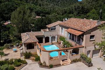 Location de vacances pour 8 personnes à Évenos