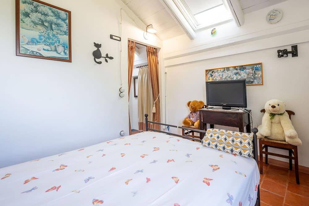 Mooi  vakantiehuis voor 4 personen met Wifi, Tv, patio en huisdieren toegestaan in Mombaruzzo, Provincie Asti