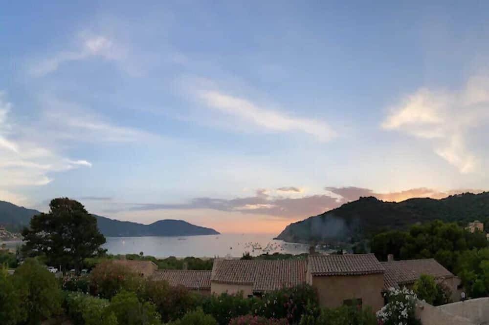 Half villa 200m from the beach with sea view. in Appietto, Ajaccio e dintorni