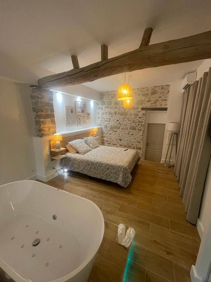 Location de vacances pour 6 personnes, avec jacuzzi et jardin à Saint-Martin-en-Bière - 2