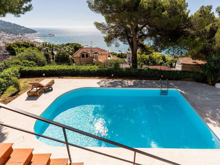 Chalet para 11 personas, con Balcón además de Terraza y Jardín en Andora
