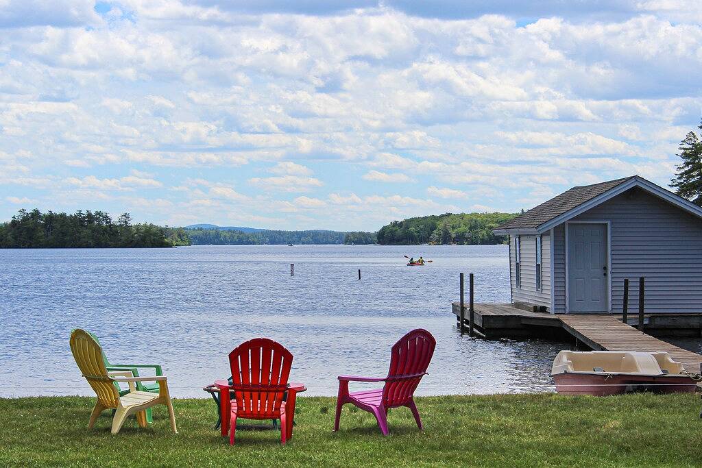 Dog-friendly waterfront cottage with private dock, community beach, grill, W/D in Moultonborough, Lake Winnipesaukee