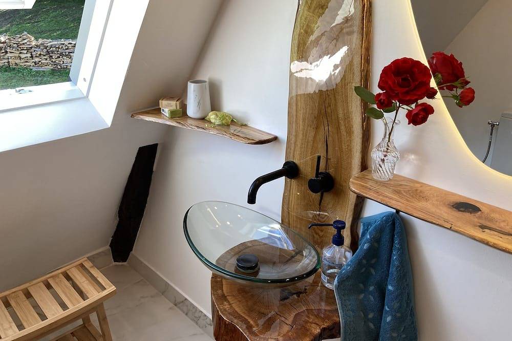 Country bed and breakfast farmhouse in the heart of Aveyron in Le Goul valley. in Saint-Hippolyte (Aveyron), Aveyron