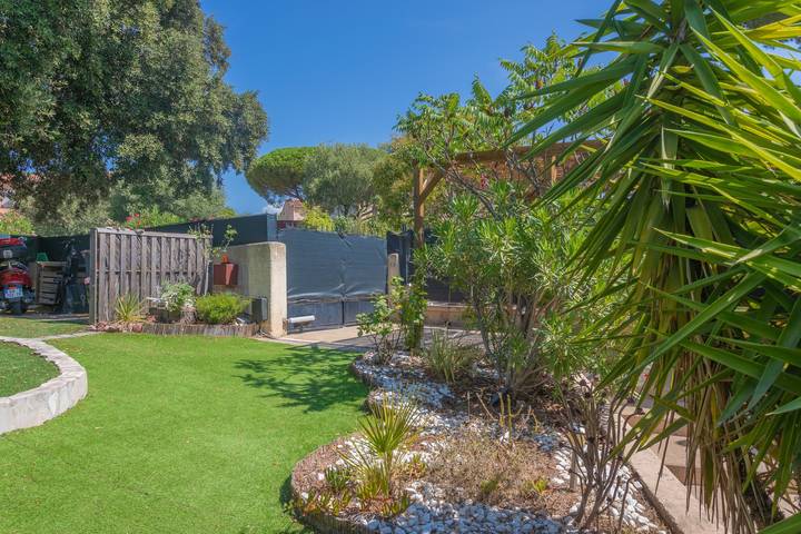 Studio entier, Studio « Pinède Romane Fréjus » avec terrasse privée, Wi-Fi et climatisation in Fréjus, Côte méditerranéenne (France)