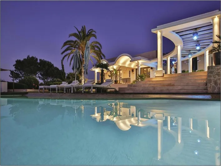 Ferienhaus für 12 Personen, mit Balkon und Pool - 1