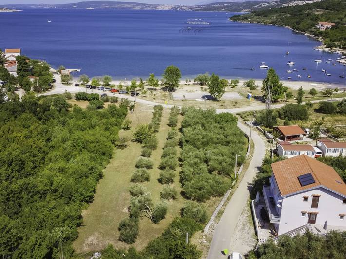 Ferienhaus für 12 Personen, mit Balkon und Terrasse sowie Garten in Obrovac
