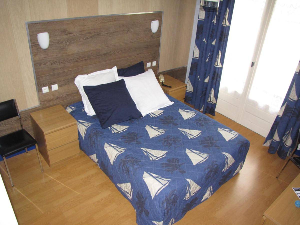 Twin Room with Shower in Crach, Côte des Mégalithes