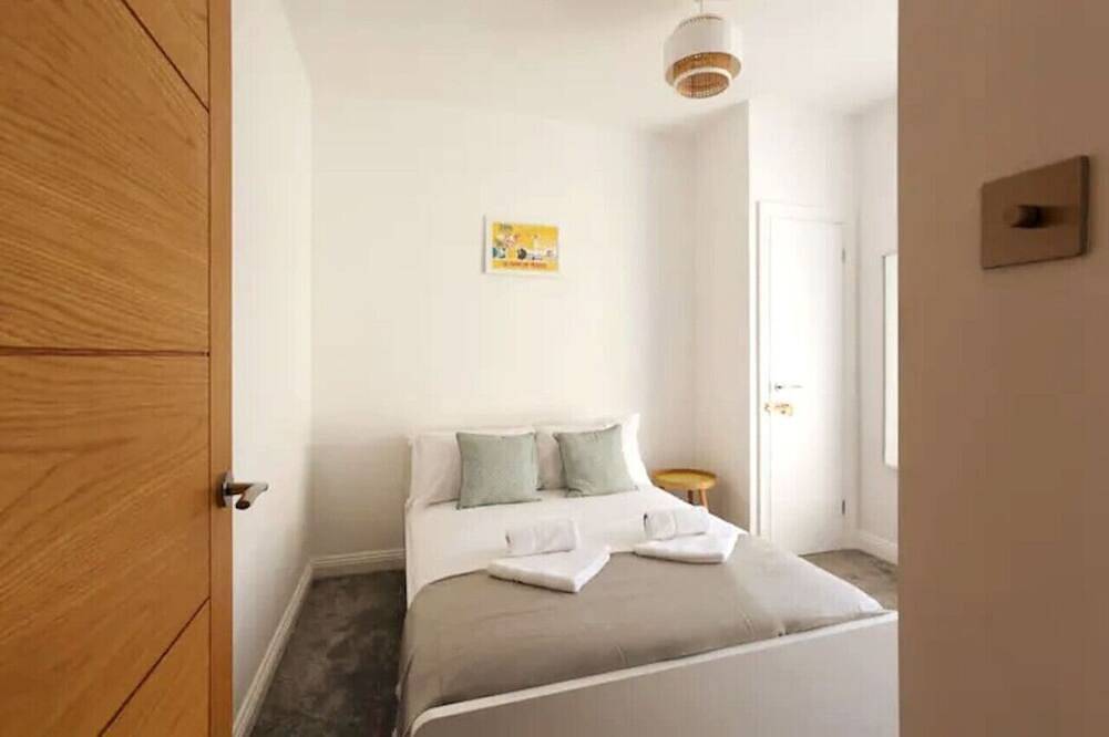 Ganze Wohnung, Stunning beach front luxury apt w/balcony Sleeps 6 in Southsea, Portsmouth