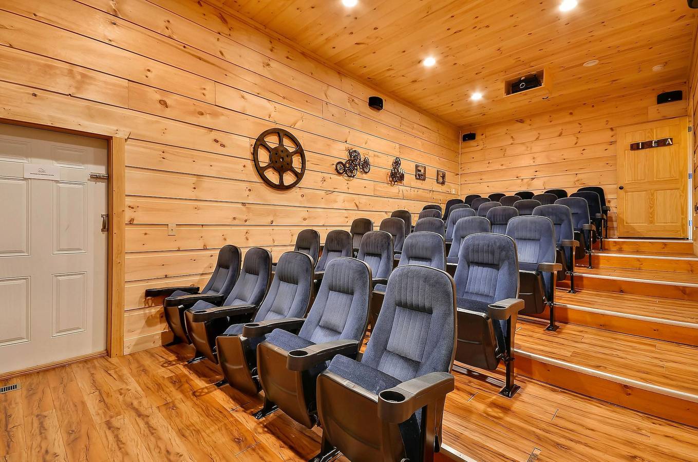 Gatlinburg's Finest: Majestic Views, Home Theater, Hot Tubs, and More! in Pittman Center, Sevier County