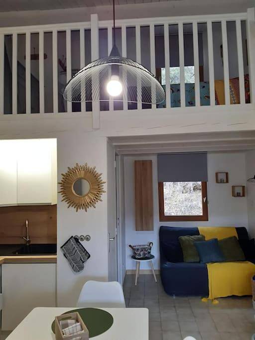 Location de vacances pour 4 personnes, avec piscine ainsi que vue et balcon à Saint-Martin-de-Brômes - 2