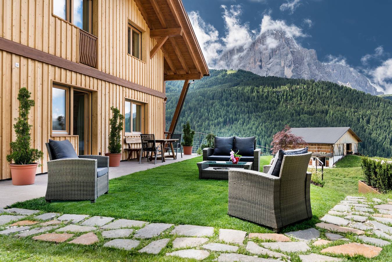 Ganze Wohnung, Ferienwohnung 'Villa Solinda Puccini' mit Bergblick und Wlan in Daunëi, Wolkenstein