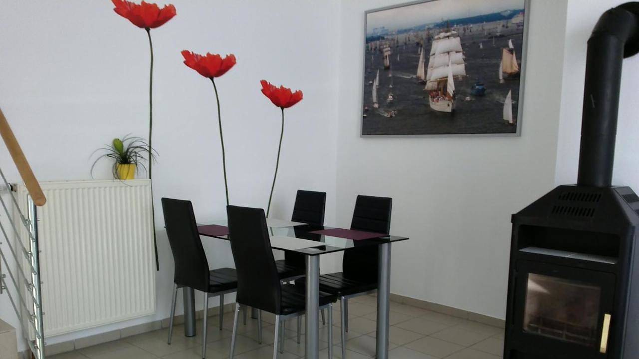 Ganze Wohnung, Two-Bedroom Apartment in Holtenau, Kiel