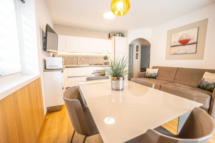 Gîte pour 6 personnes, avec jardin et vue à Carisolo - 2