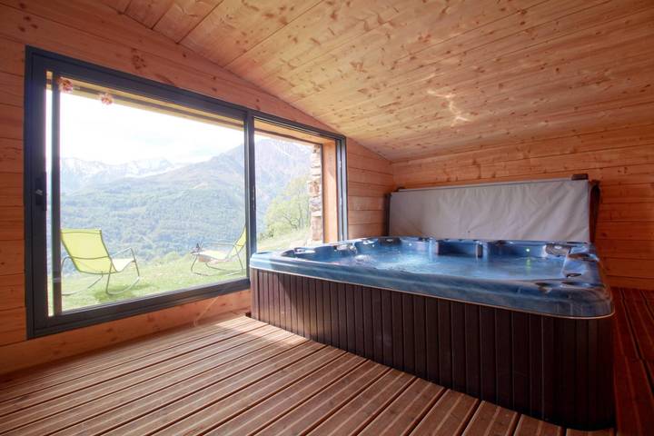 Gîte pour 6 personnes, avec jardin ainsi que terrasse et jacuzzi à Arrens-Marsous - 3