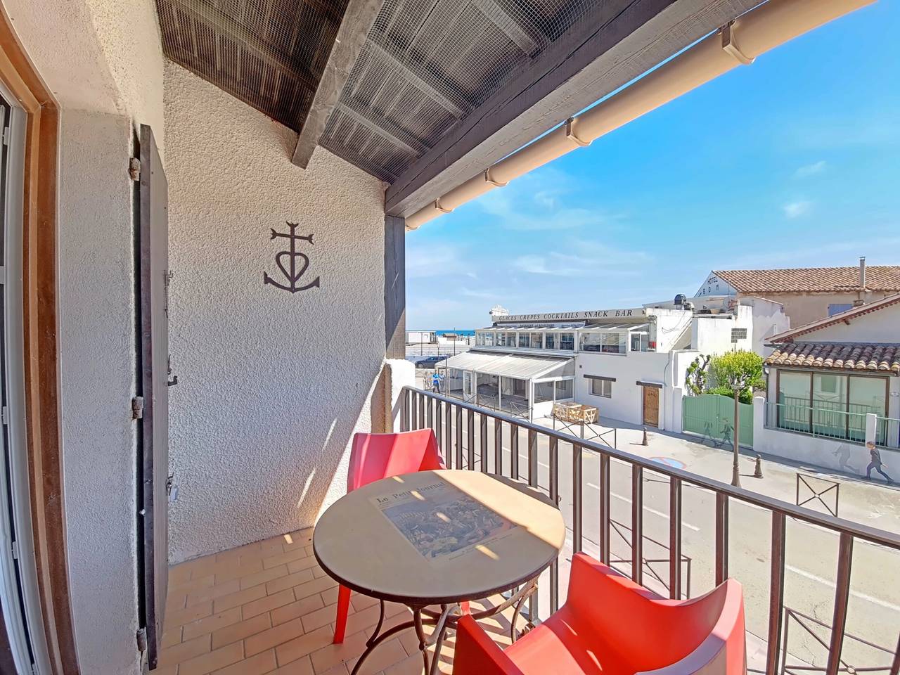Entire apartment, Renovated duplex with air conditioning near the sea in Saintes-Maries-de-la-Mer, Arles region