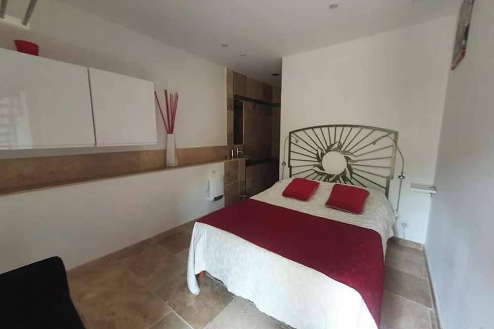 Les Pierres du Quercy : authentique et piscine chauffée - 6 personnes in Varaire, Quercy
