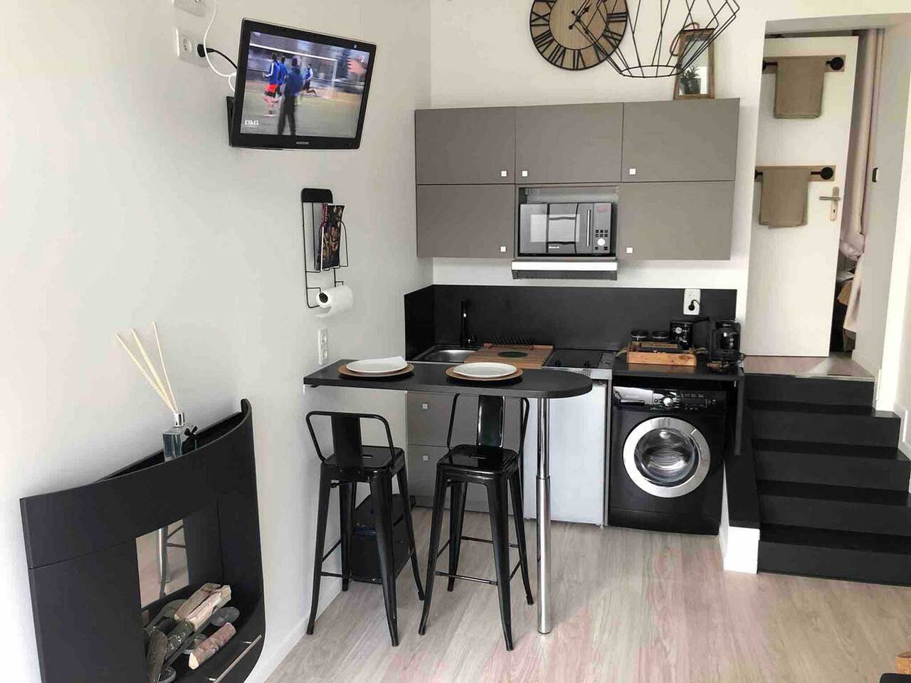 Studio entier, Studio charmant au cœur de Clermont-Ferrand, 30 m², cheminée in Clermont-Ferrand, Parc naturel régional des Volcans d'Auvergne