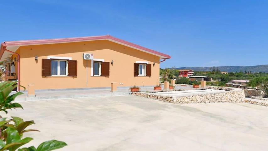 Casa vacanza per 9 persone, con piscina a Floridia