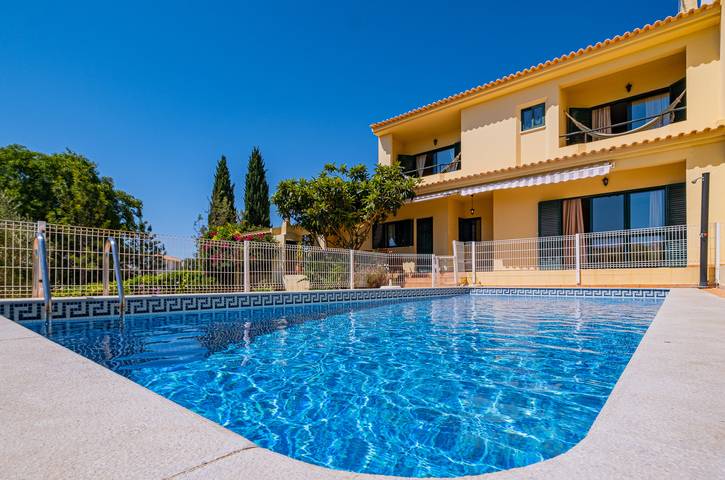 Villa for 6 people, with garden and terrace in Albufeira