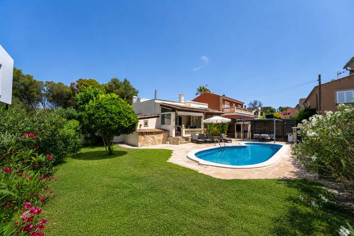 Ferienhaus für 4 Personen, mit Terrasse und Garten
