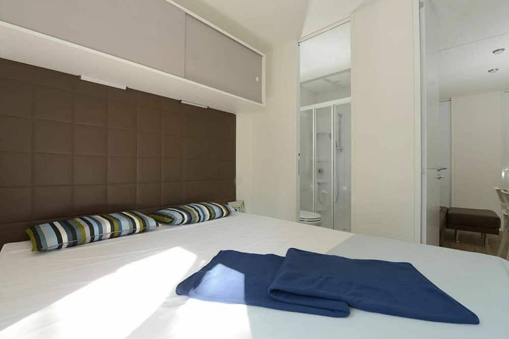 Precioso apartamento en villa para 6 personas con A/C, Wifi, piscina, Tv, patio y aparcamiento in Baia Domizia, Provincia de Caserta
