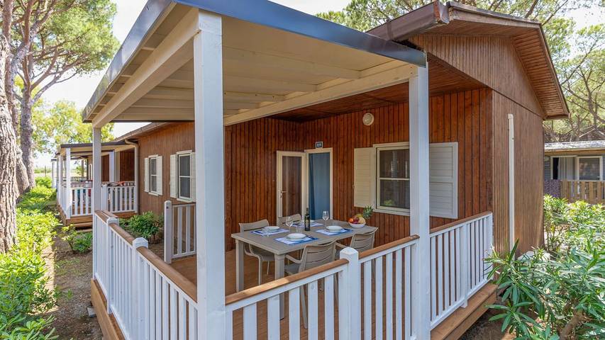 Bungalow per 4 persone, con terrazza e piscina, con animali domestici ad Orbetello