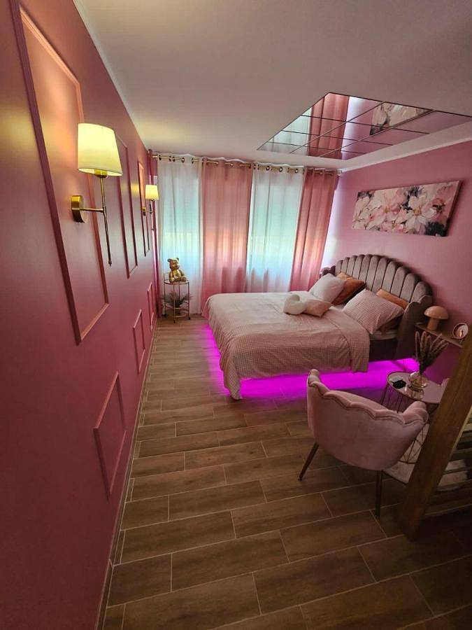 Ferienwohnung für 2 Personen, mit Balkon und Whirlpool in Doyenné de Besançon