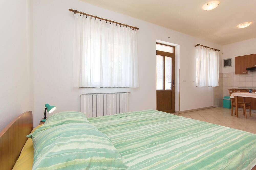 Acogedora casa en Pula con Wifi in Vinkuran, Costa sur de Istria