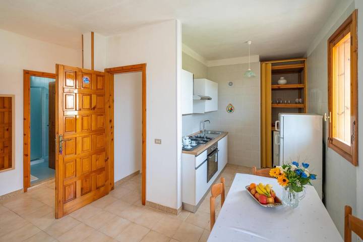Appartamento per 6 persone, con terrazza e panorama, con animali domestici in Roca Vecchia