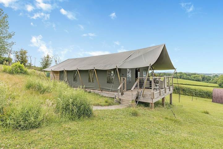 Glamping for 6 people in Herefordshire