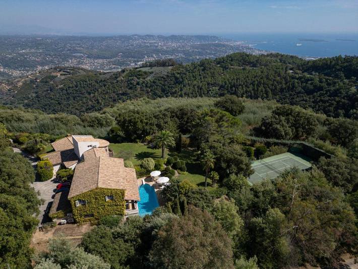 Location de vacances pour 16 personnes, avec piscine et terrasse ainsi que jardin et vue à Tanneron - 2