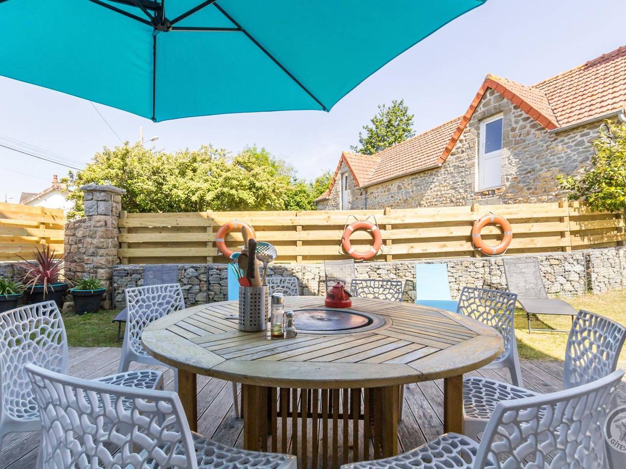Maison de charme avec spa, près de la plage et du Mont Saint-Michel, idéale pour famille in Jullouville, Côte de la Déroute