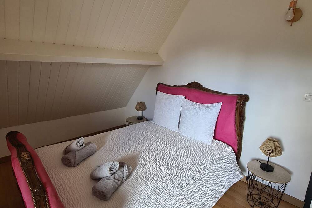 House with swimming pool, near Sarlat in Vitrac, Périgord Noir