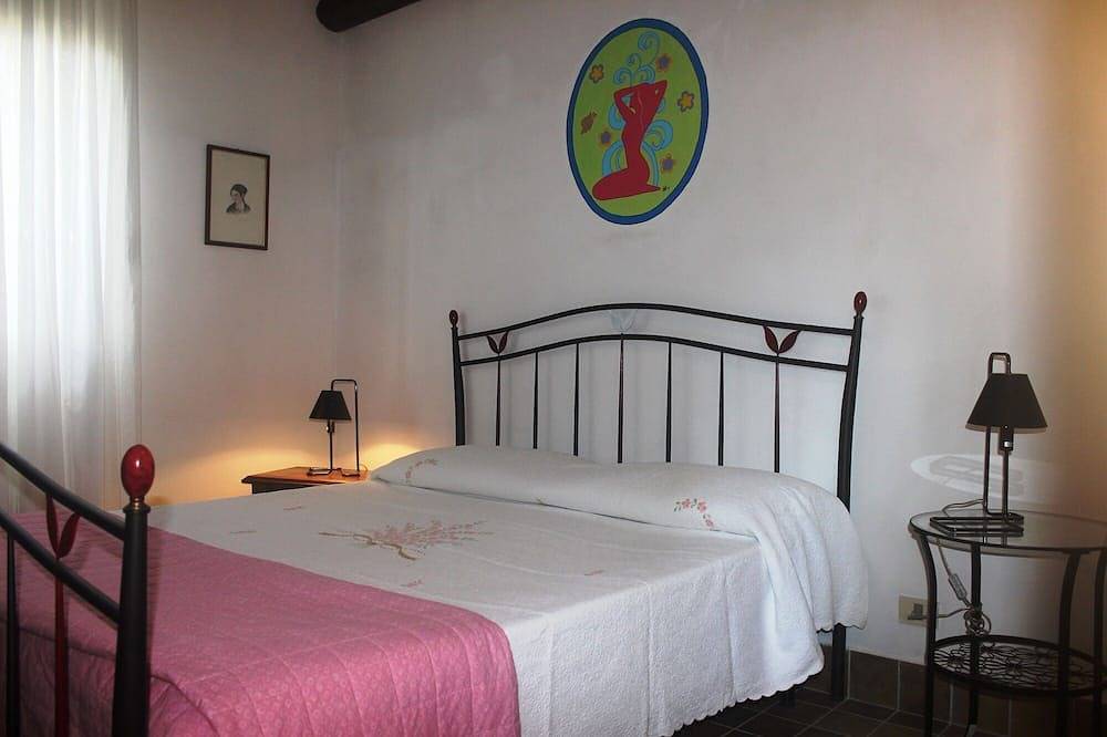 “Casetta Giuliana surrounded by a beautifull garden\" \"ideal for a pair\" - Wi-fi Internet in Spiaggia di Eloro, Lido di Noto