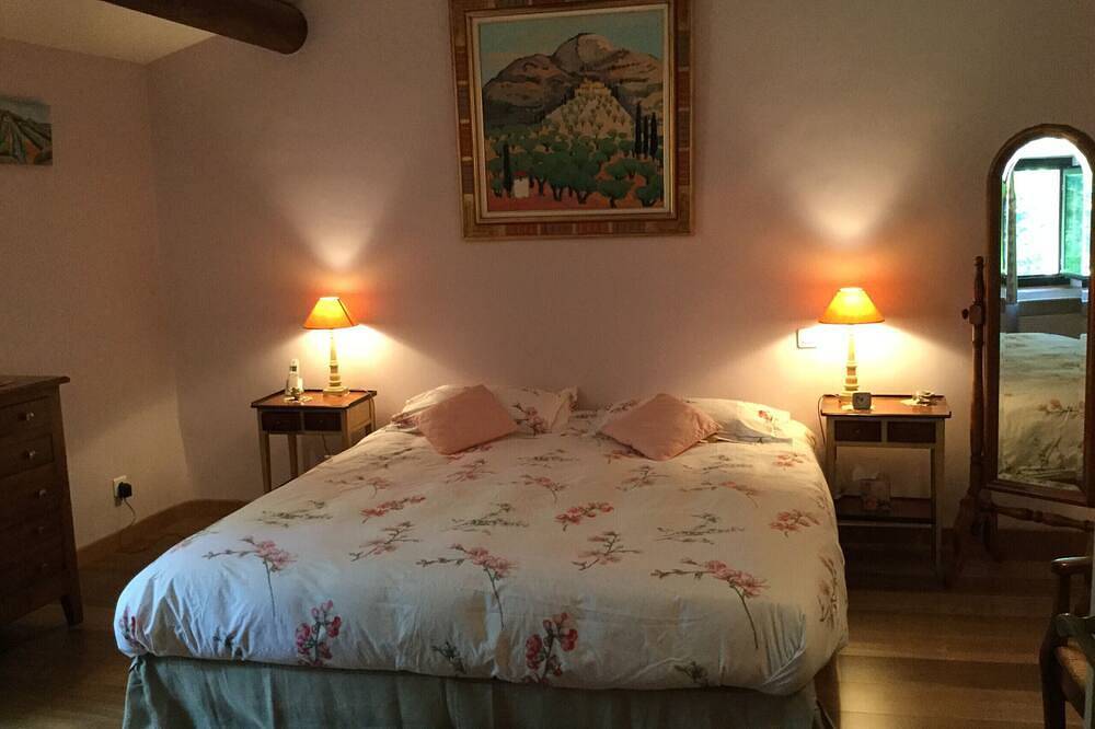 Auténtica casa de campo provenzal con piscina cercada cerca de Aix en Provence in Venelles, Region de Aix-en-Provence