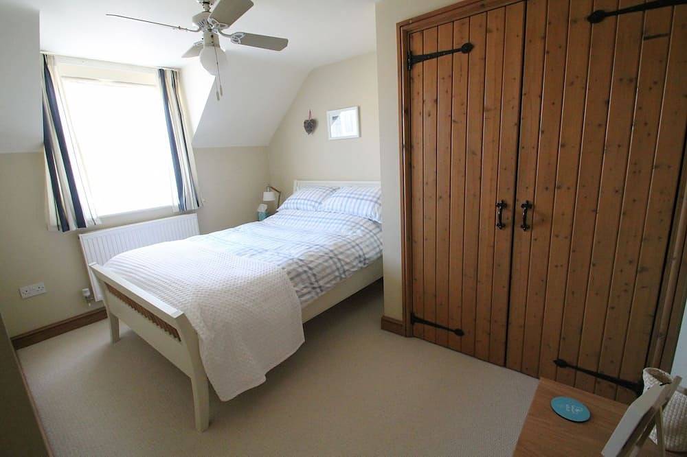 Cottage Style Within A Modern “coastal” Themed Property With Log Burner in Heacham, Norfolk Coast