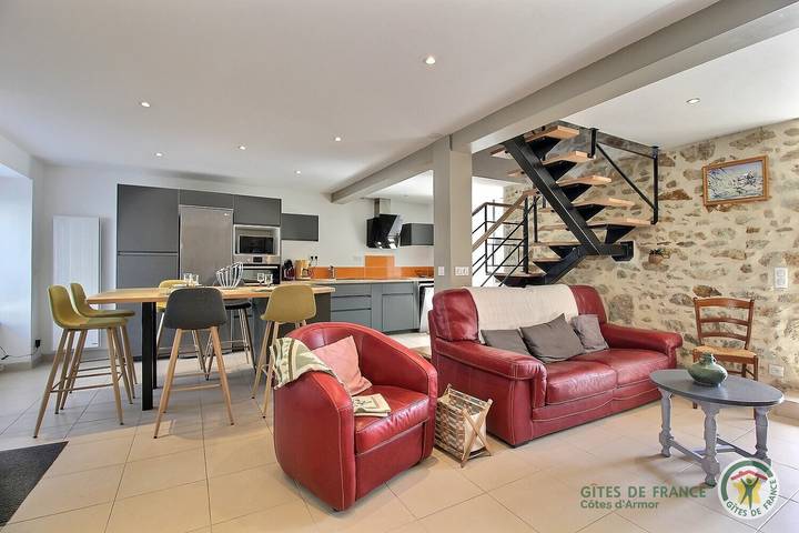Gîte pour 6 personnes, avec Terrasse ainsi que Jardin et Vue à Pléven