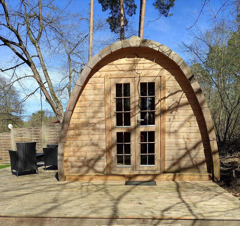 Minihotel "Hobbit Town" am See an der Mecklenburger Seenplatte, Schlaffass in Himmelpfort, Ruppiner Seenland