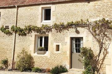 Gîte pour 6 personnes, avec piscine et jardin, adapté aux familles à Graye-sur-Mer